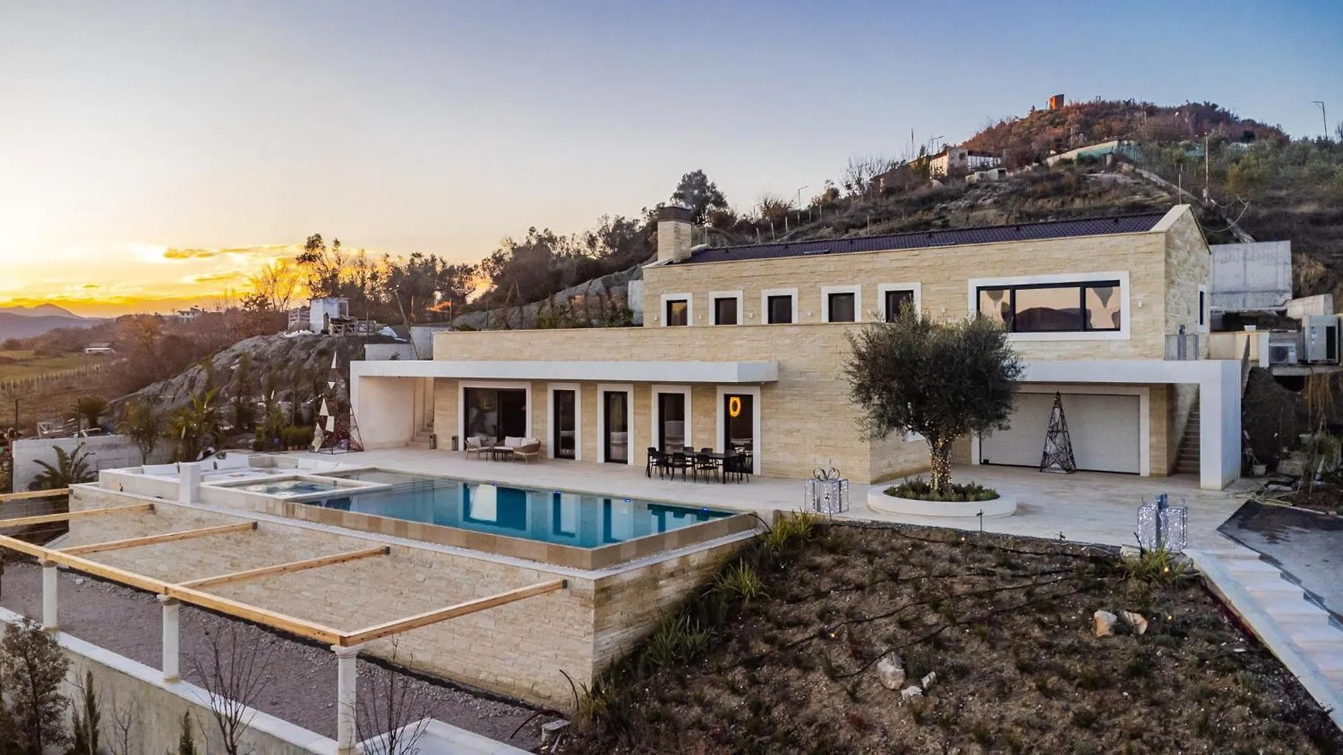 Jerina Mansion Villa Tiran